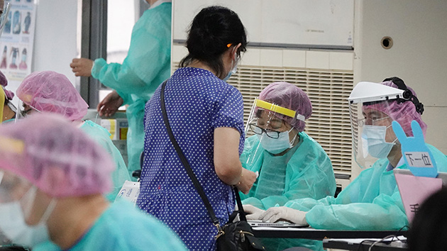 台灣再現疑似血栓案例！30歲女打阿斯利康疫苗後四肢瘀青、牙齦流血