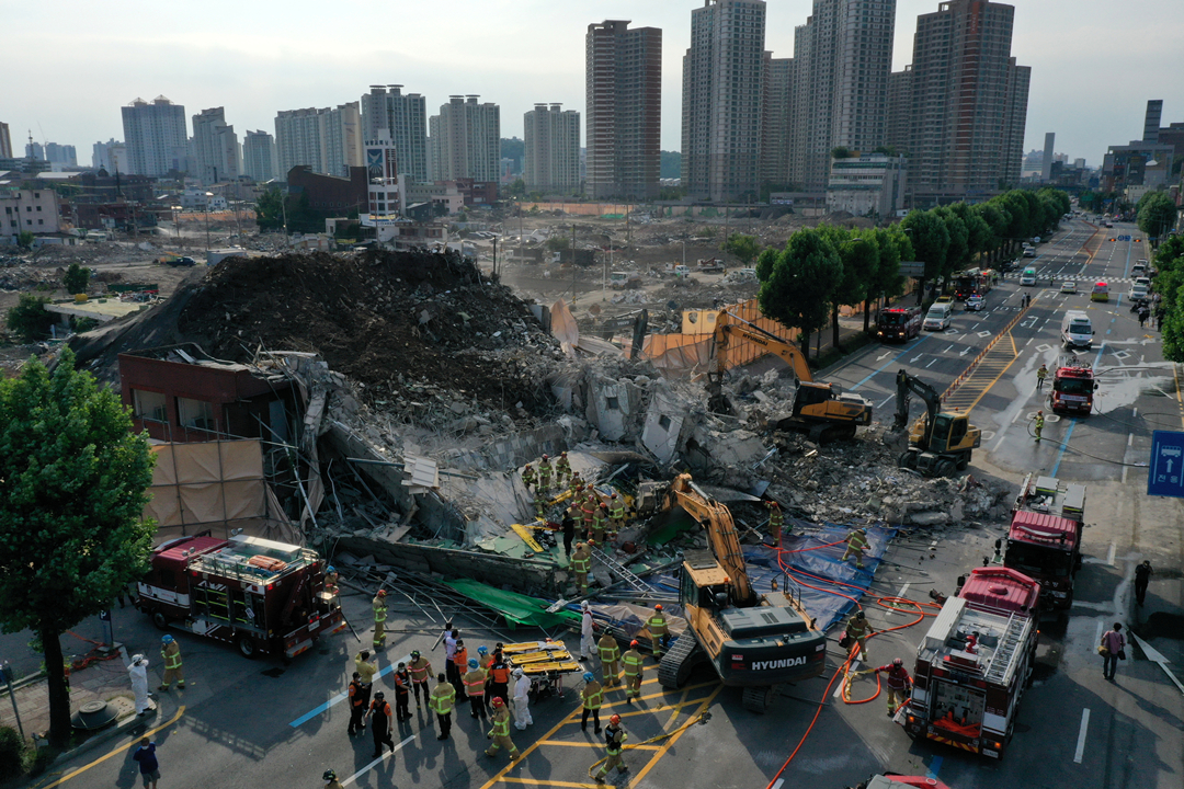 韓國光州拆卸樓宇突倒塌 壓毀巴士9死8傷