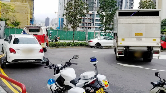 警方東九龍打擊違例泊車 發逾2200張告票拖走9車