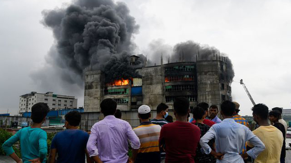 孟加拉國工廠大火致52人死亡 工廠老闆遭逮捕