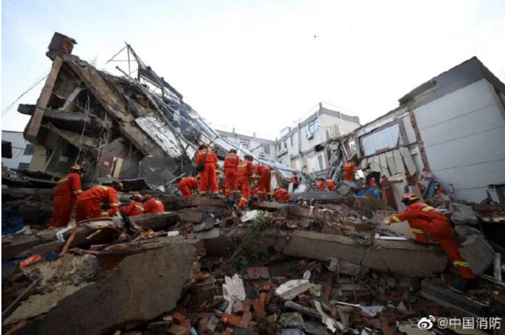 蘇州酒店坍塌事故已致1人死亡9人失聯 600余名消防員正在救援