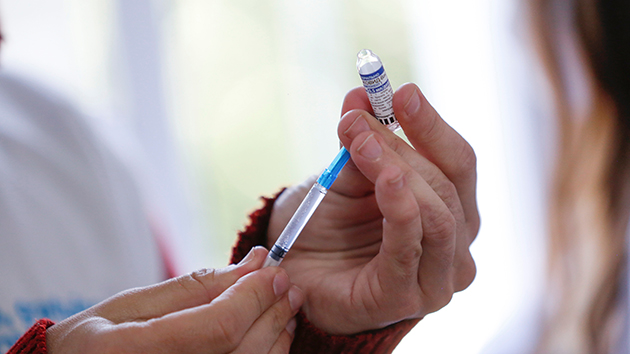 美官員警告：打3劑新冠疫苗恐增副作用風險