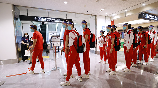 中國體育代表團多隊同日抵達東京 王牌隊伍顯信心