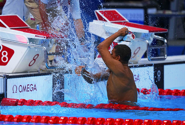 男子400米自由泳：突尼斯小將爆冷奪金