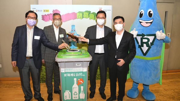 政府、學校、環保團體合作推行回收計劃 收集逾1噸玻璃樽