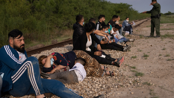 美國將加快驅逐非法移民家庭 僅6月份就逮捕近19萬人