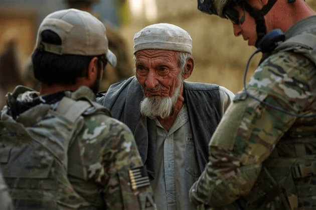 首批阿富汗口譯員撤離至美國