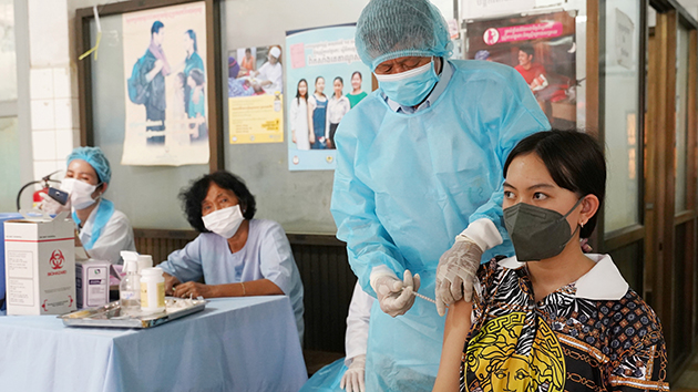 防變種病毒傳播 柬埔寨加速推進新冠疫苗接種