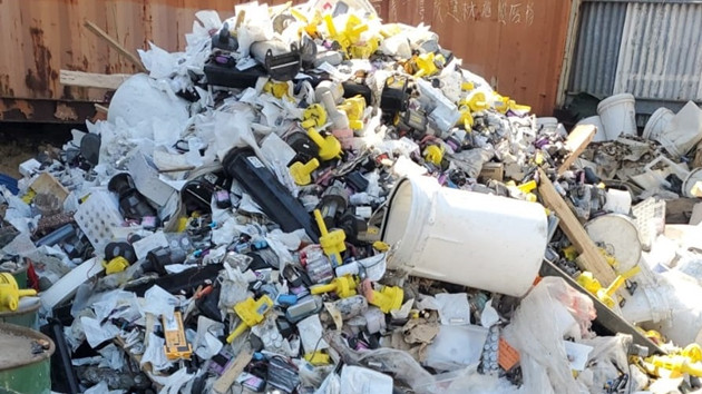 1名無牌收集商與露天回收場負責人非法處理化學廢物被定罪