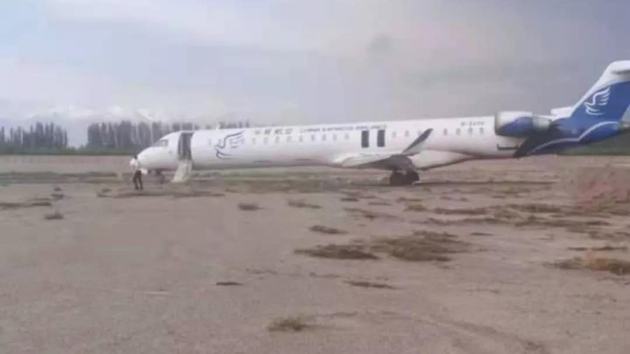 華夏航空飛機衝出跑道 4名旅客擦傷
