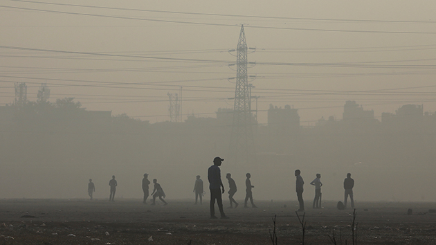印度新德里空氣污染嚴重 所有學校關閉至另行通告