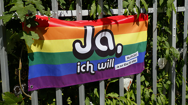 瑞士明年7月1日起允許同性結婚