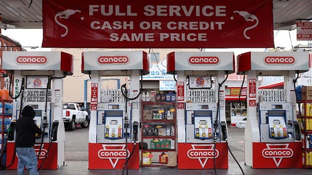 美汽油價格大漲6成  拜登促查油企有否操縱價格