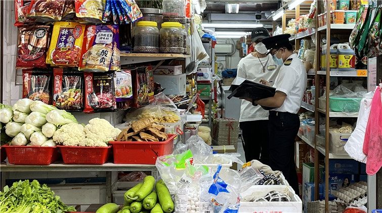 食環署檢獲5間雜貨店約45公斤非法銷售大閘蟹
