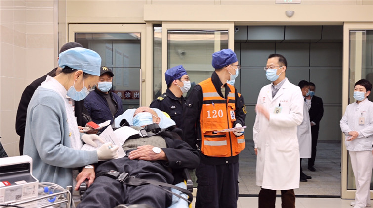 張文宏回應上海多家醫院「閉環」：精準防控 非疫情不可控