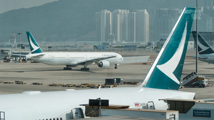 受收緊防疫影響 國泰4天撤71班來回香港航機