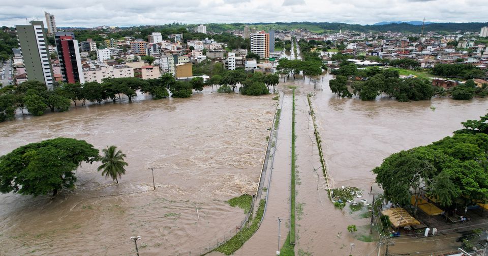 巴西東北部遭洪水襲擊 2座大壩決堤 