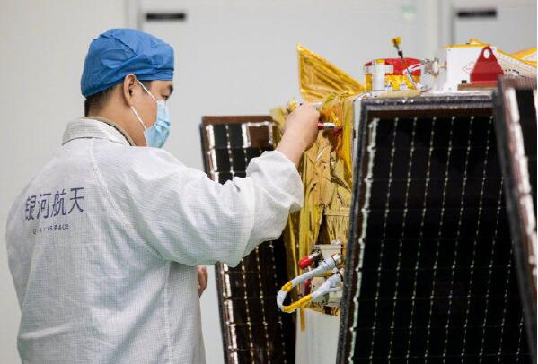 中國首次實現低軌寬带通信衛星批產