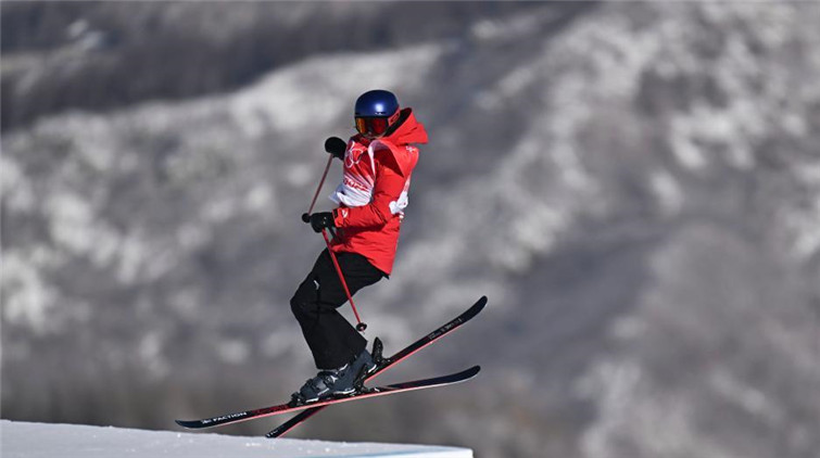 【冬奧戰報】自由式滑雪女子坡面障礙技巧決賽 谷愛凌第一跳69.90
