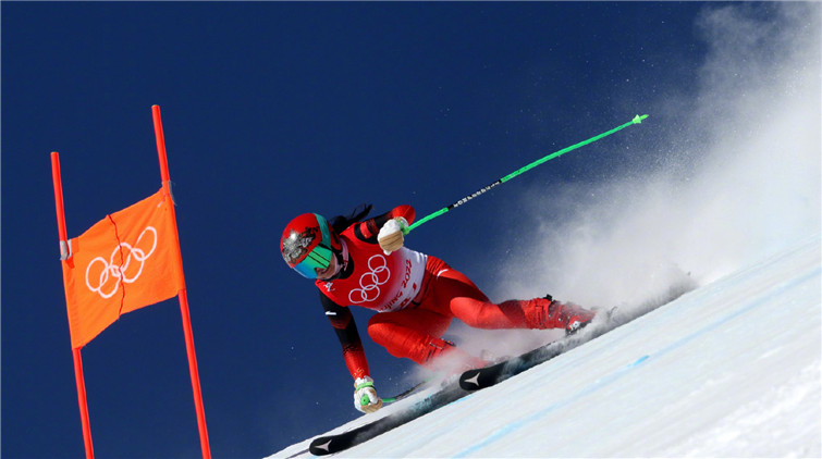 中國姑娘孔凡影順利首戰冬奧高山滑雪滑降 瑞士選手奪冠