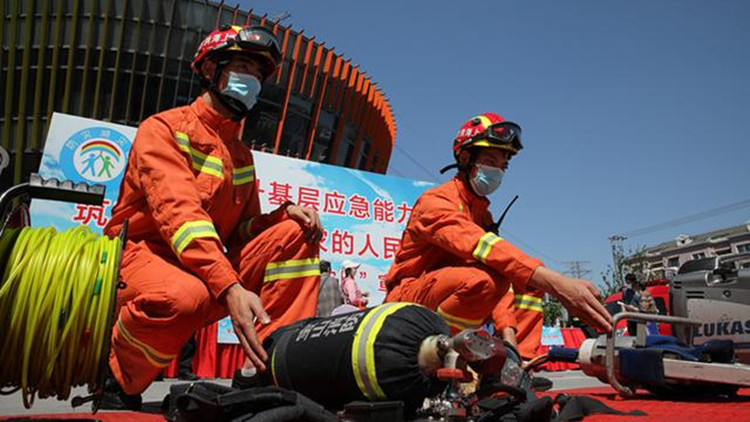 突發！上海浦東一廠區生產設備倒塌6人被困