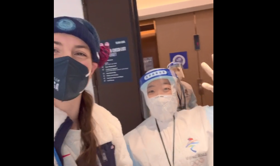 美國冰球運動員分享北京冬奧期間重要回憶 志願者身影頻出現