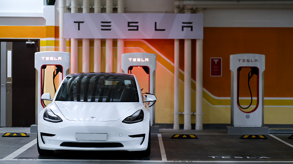 【汽車】Tesla新界西最大型充電站投入服務