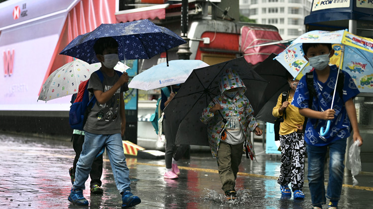 天文台雷暴警告有效時間延至14日凌晨1時 取消黃雨警告信號 