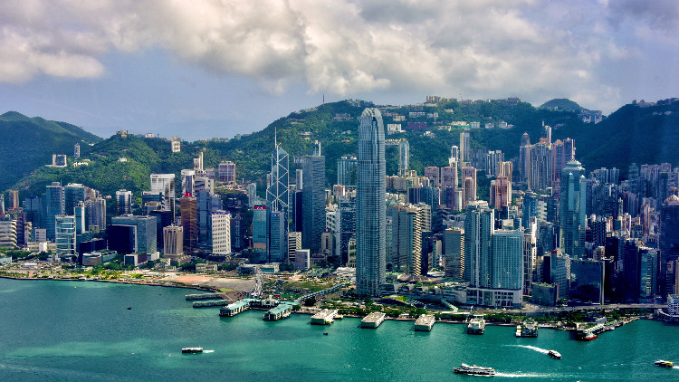 香港上市公司25年增逾3倍 市值達42萬億