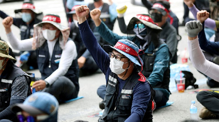 韓國卡車司機與交通當局達成協議 結束罷工重返崗位