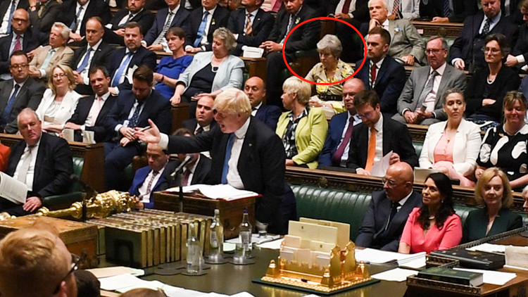 英相約翰遜發表告別演說 前首相文翠珊拒絕為其鼓掌