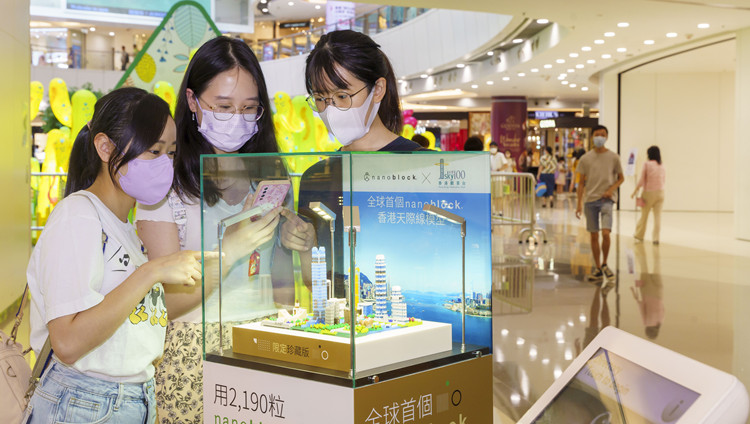 新地首推香港天際線模型  親手「建設」維港兩岸地標
