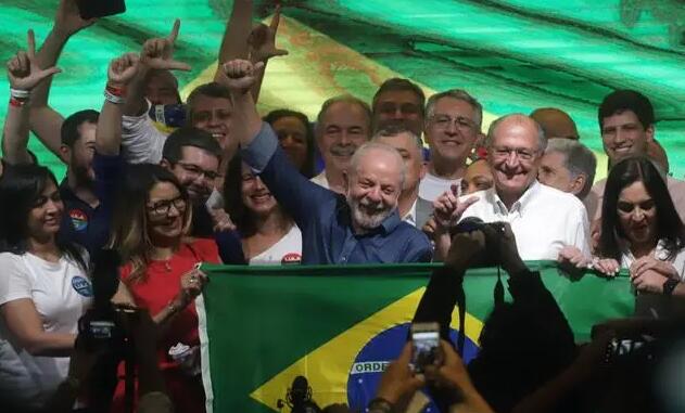 巴西當選總統盧拉呼籲團結一致共建未來