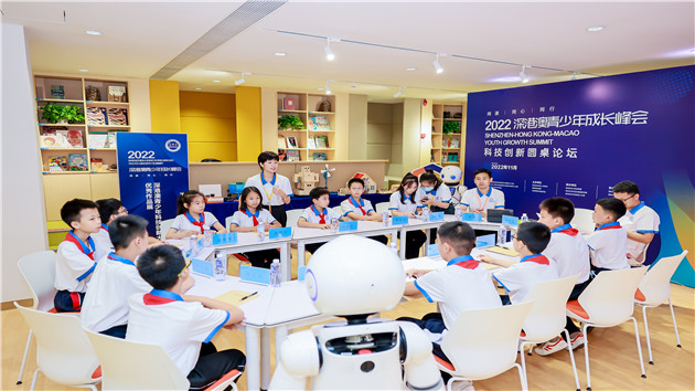 深港澳青少年成長示範基地在深圳香港培僑書院龍華信義學校掛牌