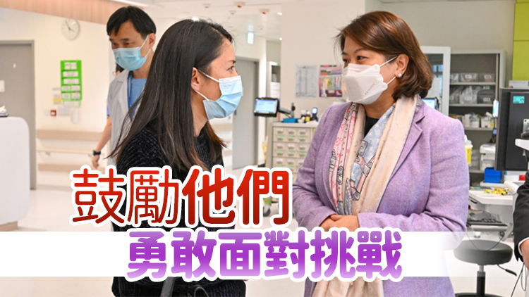 李夏茵探訪香港兒童醫院 與換心女嬰芷希父母會面
