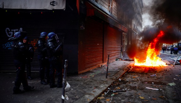 庫爾德社區槍擊案引發不滿 巴黎示威者與警方發生衝突