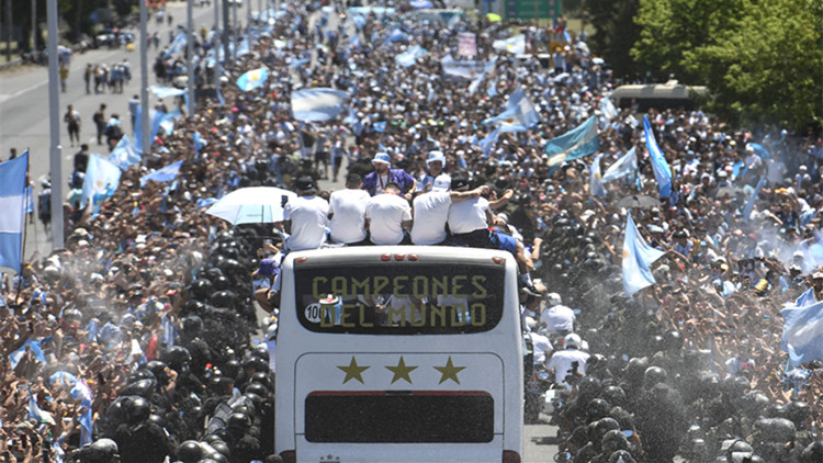 阿根廷70多萬球迷網上回擊：「法國停止哭泣」