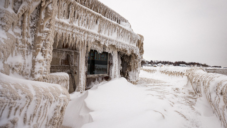 冬季風暴致美國至少57人身亡 紐約州進入緊急狀態