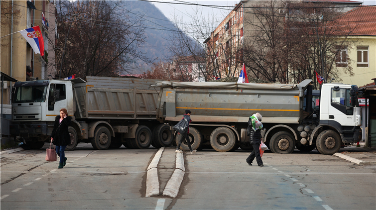 科索沃關閉最大過境點 塞爾維亞局勢緊張