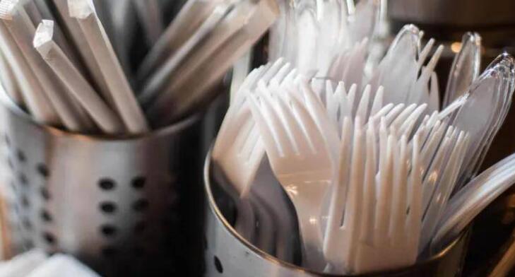 英格蘭將禁止餐廳使用一次性塑料餐具