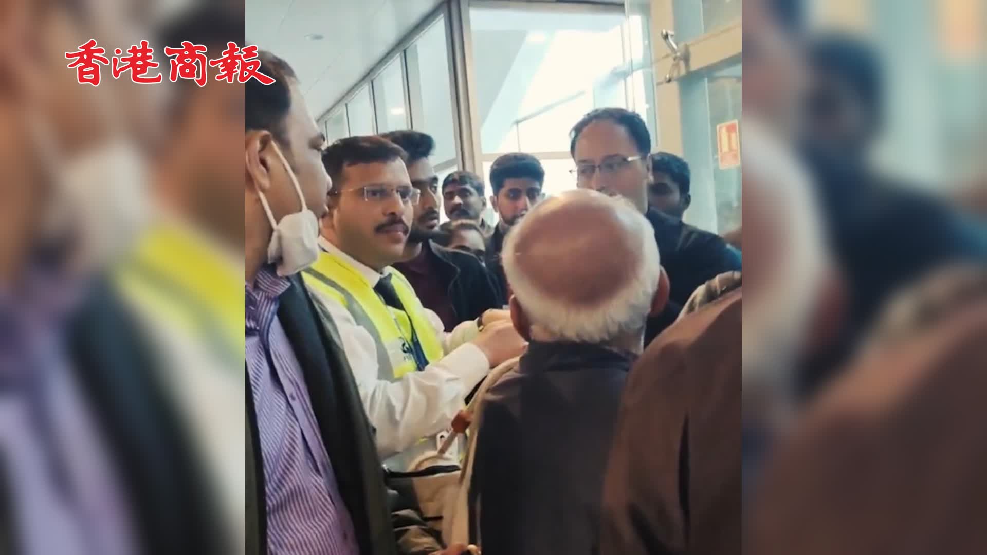 有片 | 印度一航班扔下乘客直接起飛：50多人留在停機坪 當場傻眼