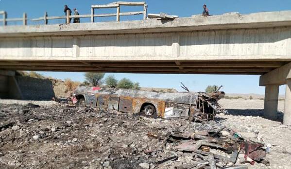 巴基斯坦西南部一客車墜橋致至少40人死亡