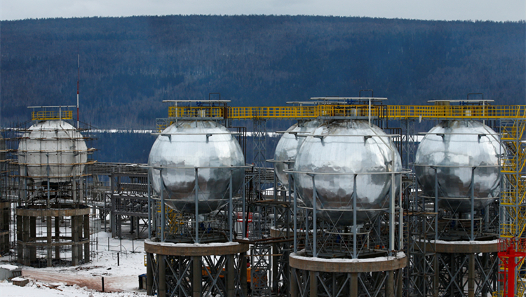 俄羅斯計劃將3月石油日產量削減50萬桶