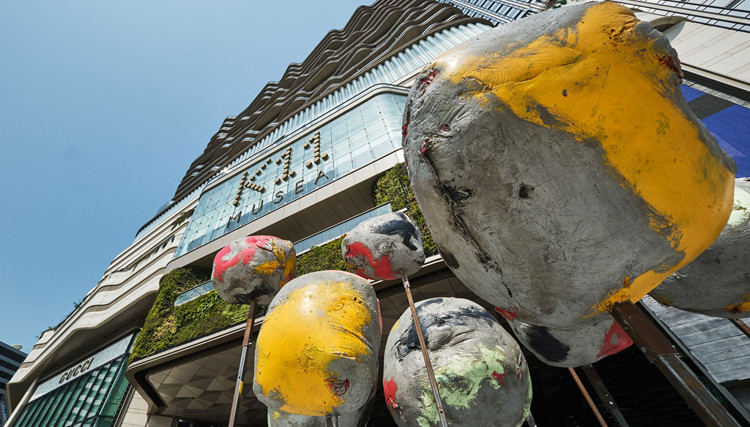 大型藝術裝置《無題：大建築；裝飾球》於 K11 MUSEA 首次亮相亞洲