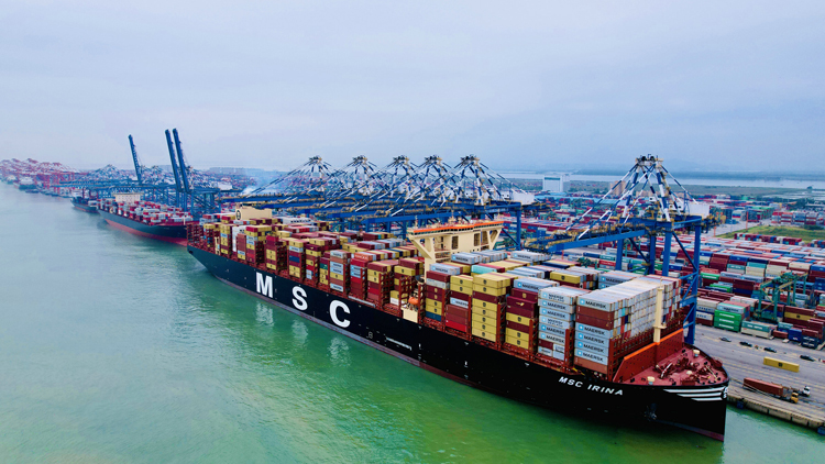 現全球最大集裝箱船「地中海伊琳娜」號首航南沙港