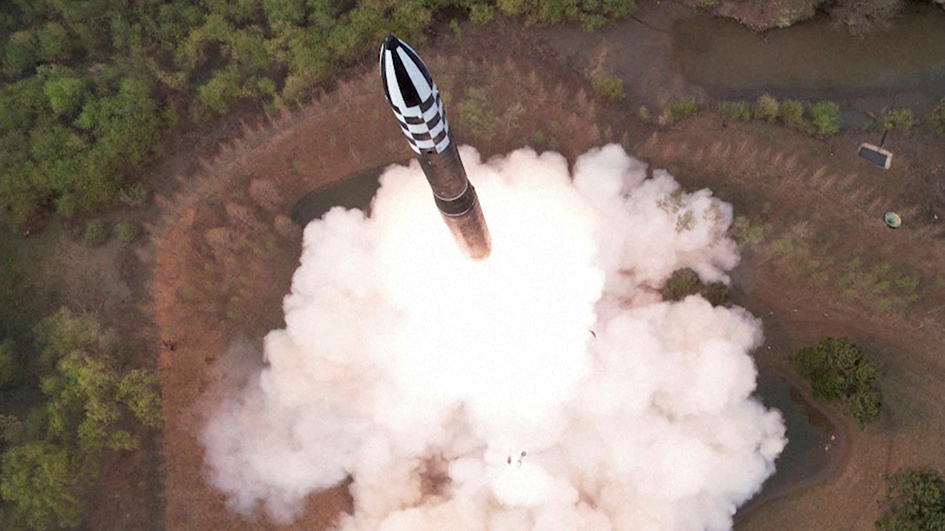未來核心主力手段？朝鮮宣布成功試射新型固體燃料洲際彈道導彈