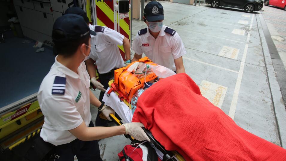 【突發】河套區方艙醫院翻車意外 女工飛彈車外重傷