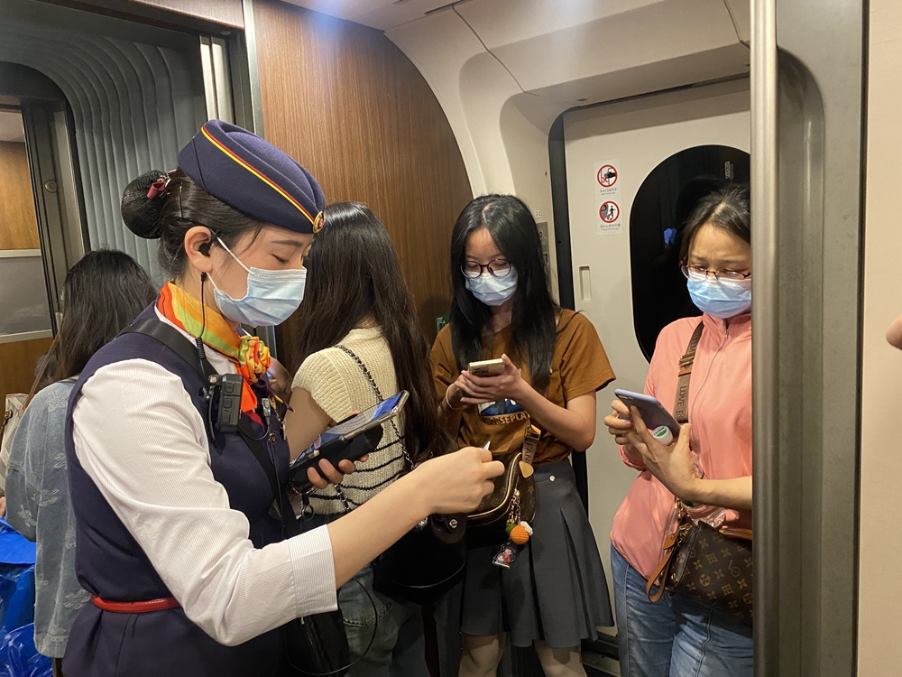 「湘」「港」跨境高鐵恢復開行滿月 迎大客流考驗