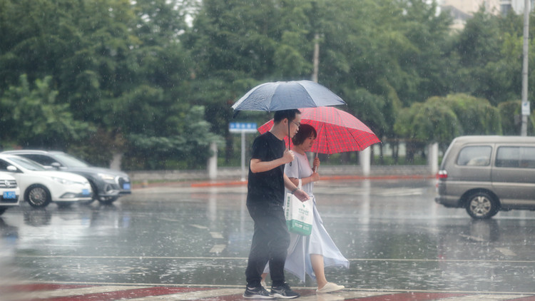 深圳明天大概率出現雷雨大風天氣