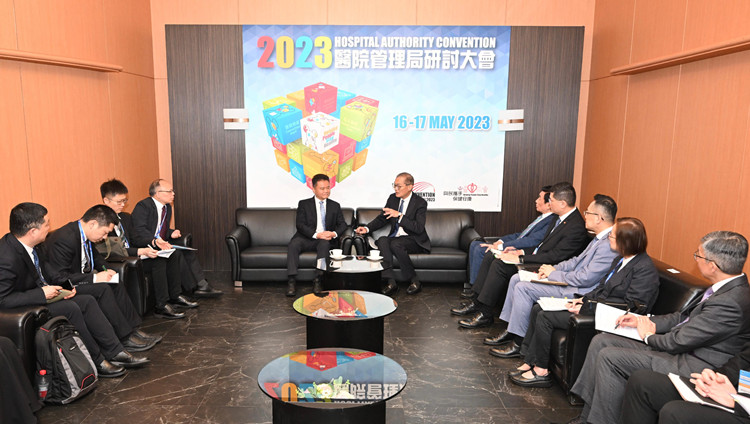 盧寵茂與廣東省和深圳市衞生健康委員會代表團會面